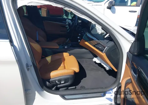 2021 BMW 530I z USA, uszkodzony, nr VIN WBA53BH09MCF34843